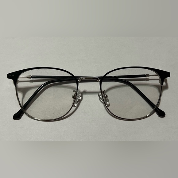 Changing Colour Lens Glasses - Picture 1 of 3